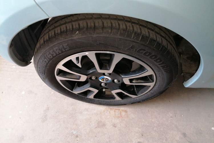 Used Brilliance Xinri i03 2021 318 km 31.45 kWh Right Rear Wheel Hub
