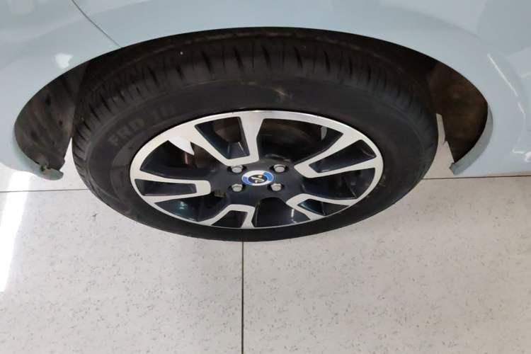Used Brilliance Xinri i03 2021 318 km 31.45 kWh Right Rear Wheel Hub