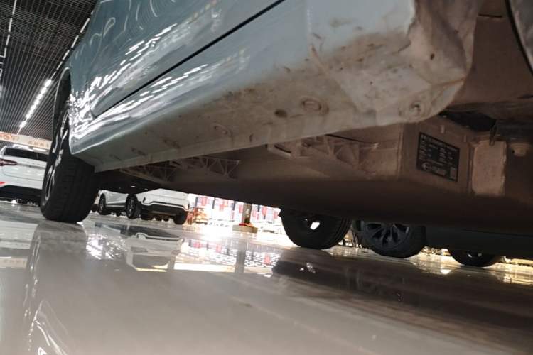 Used Brilliance Xinri i03 2021 318 km 31.45 kWh Right Side Sill