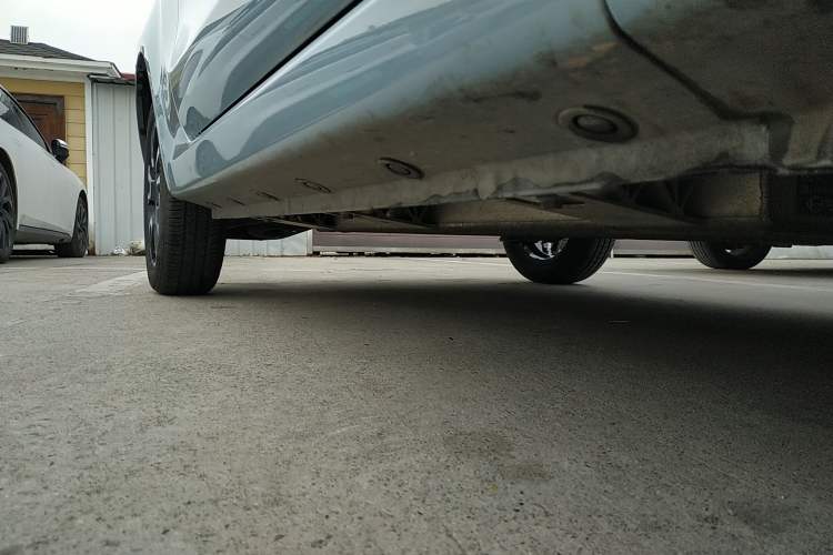 Used Brilliance Xinri i03 2021 318 km 31.45 kWh Right Side Sill