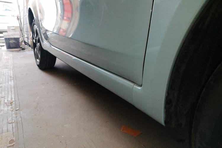 Used Brilliance Xinri i03 2021 318 km 31.45 kWh Right Side Sill