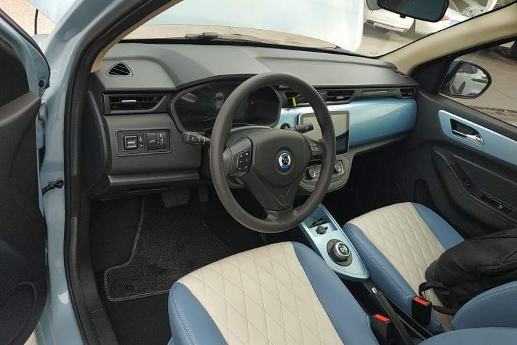 Used Brilliance Xinri i03 2021 318 km 31.45 kWh Steering Wheel