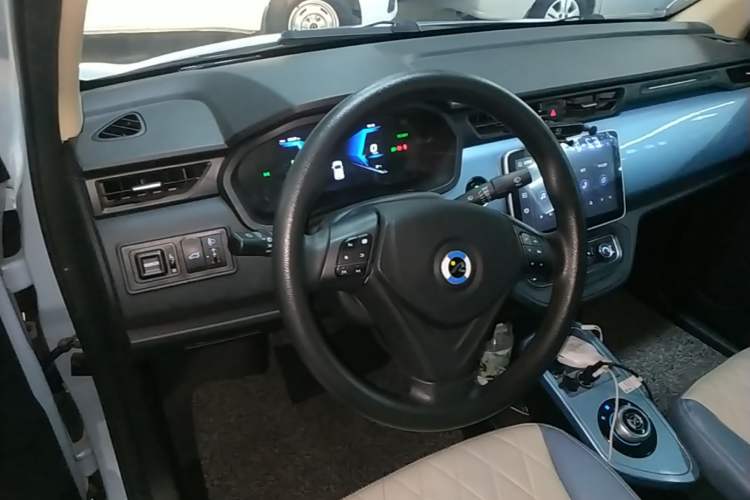 Used Brilliance Xinri i03 2021 318 km 31.45 kWh Steering Wheel