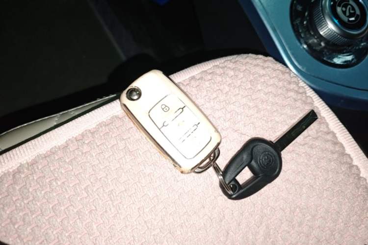 Used Brilliance Xinri i03 2021 318 km 31.45 kWh Vehicle Key
