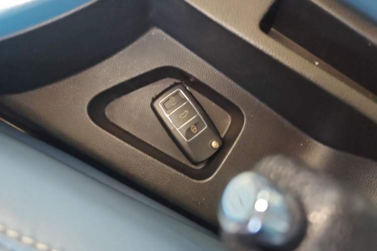 Used Brilliance Xinri i03 2021 318 km 31.45 kWh Vehicle Key