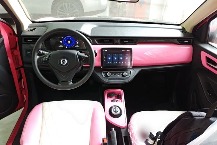 Used Brilliance Xinri i03 2021 318 km 31.45 kWh Center Console