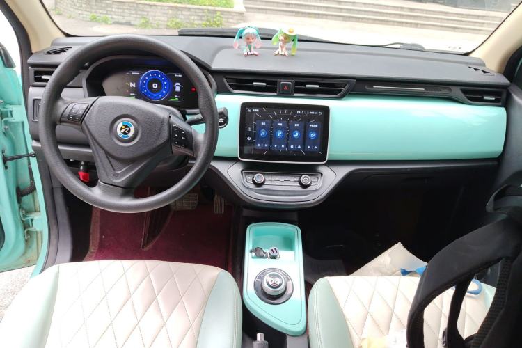 Used Brilliance Xinri i03 2021 318 km 31.45 kWh Center Console