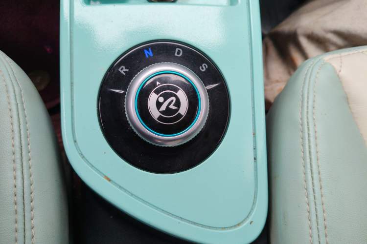 Used Brilliance Xinri i03 2021 318 km 31.45 kWh Gear Lever