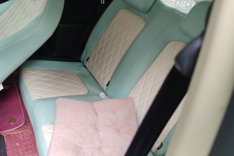 Used Brilliance Xinri i03 2021 318 km 31.45 kWh Left Rear Seat
