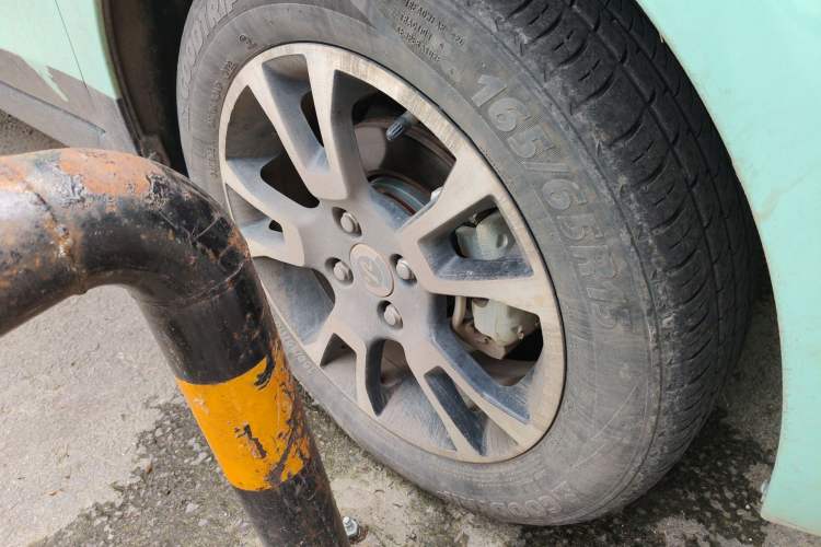 Used Brilliance Xinri i03 2021 318 km 31.45 kWh Right Front Wheel Hub