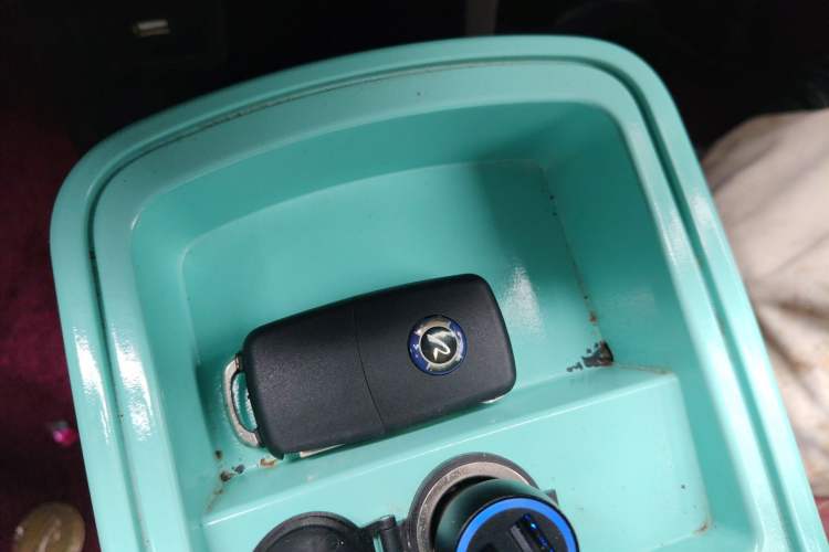 Used Brilliance Xinri i03 2021 318 km 31.45 kWh Vehicle Key