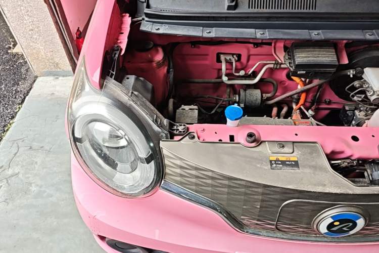 Used Brilliance Xinri i03 2021 318 km 31.45 kWh Engine Bay Right