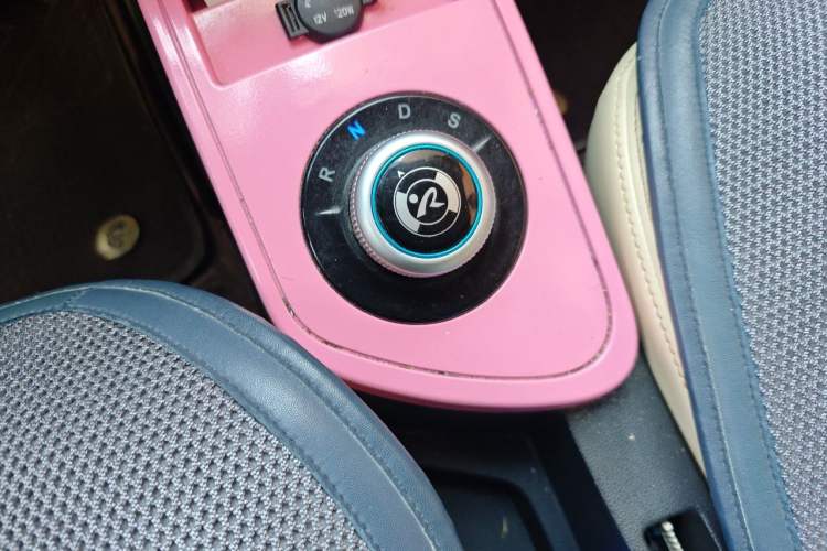 Used Brilliance Xinri i03 2021 410 km 38.54 kWh Gear Lever