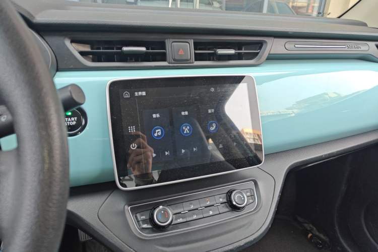 Used Brilliance Xinri i03 2021 410 km 38.54 kWh Audio And AC Panel