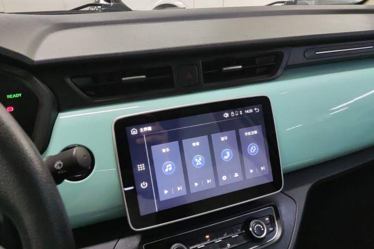 Used Brilliance Xinri i03 2021 318 km 31.45 kWh Audio And AC Panel
