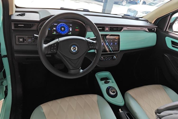 Used Brilliance Xinri i03 2021 318 km 31.45 kWh Center Console