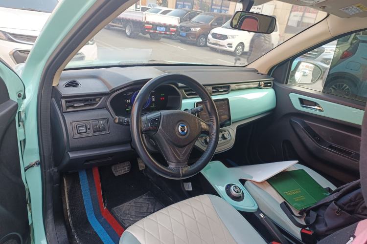 Used Brilliance Xinri i03 2021 318 km 31.45 kWh Center Console
