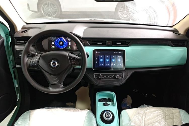 Used Brilliance Xinri i03 2021 318 km 31.45 kWh Center Console