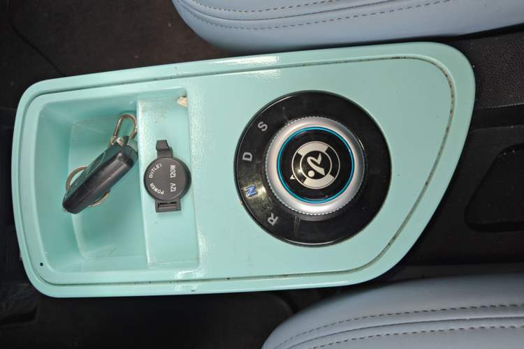 Used Brilliance Xinri i03 2021 410 km 38.54 kWh Gear Lever