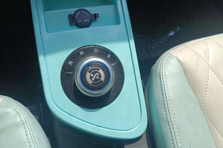 Used Brilliance Xinri i03 2021 318 km 31.45 kWh Gear Lever