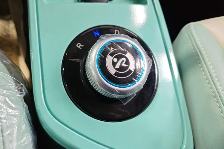Used Brilliance Xinri i03 2021 318 km 31.45 kWh Gear Lever