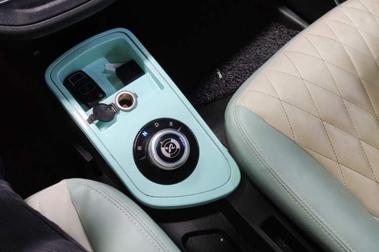 Used Brilliance Xinri i03 2021 318 km 31.45 kWh Gear Lever