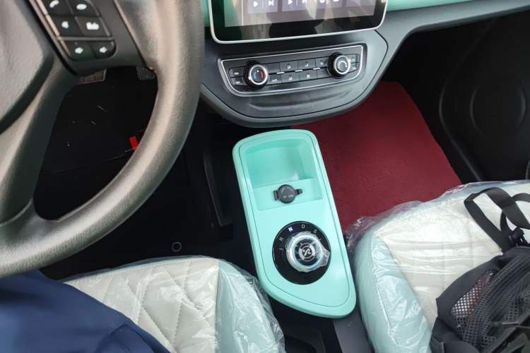 Used Brilliance Xinri i03 2021 318 km 31.45 kWh Gear Lever