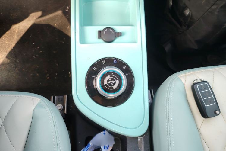 Used Brilliance Xinri i03 2021 318 km 31.45 kWh Gear Lever