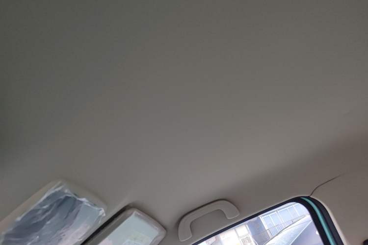 Used Brilliance Xinri i03 2021 318 km 31.45 kWh Headliner