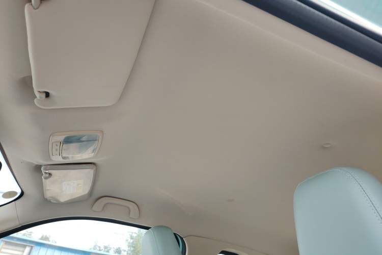Used Brilliance Xinri i03 2021 318 km 31.45 kWh Headliner