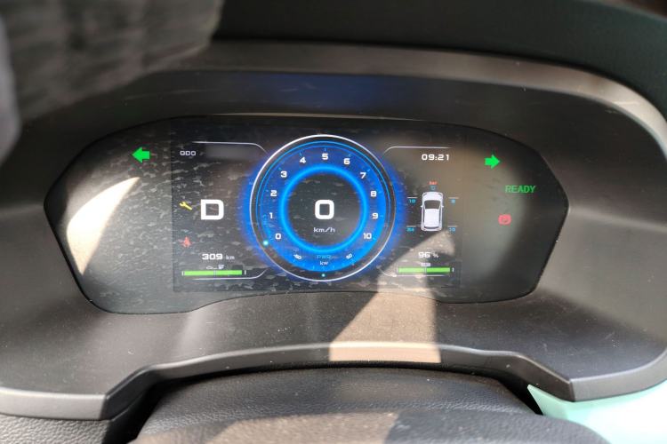 Used Brilliance Xinri i03 2021 318 km 31.45 kWh Instrument Cluster