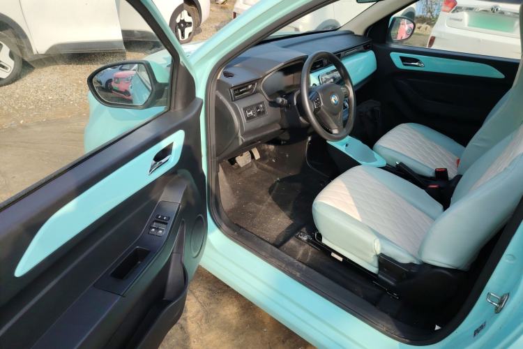 Used Brilliance Xinri i03 2021 318 km 31.45 kWh Interior 2