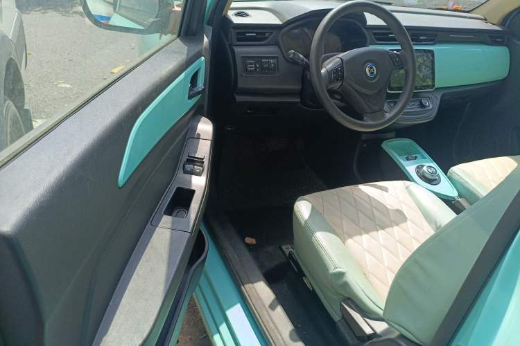 Used Brilliance Xinri i03 2021 318 km 31.45 kWh Interior 3