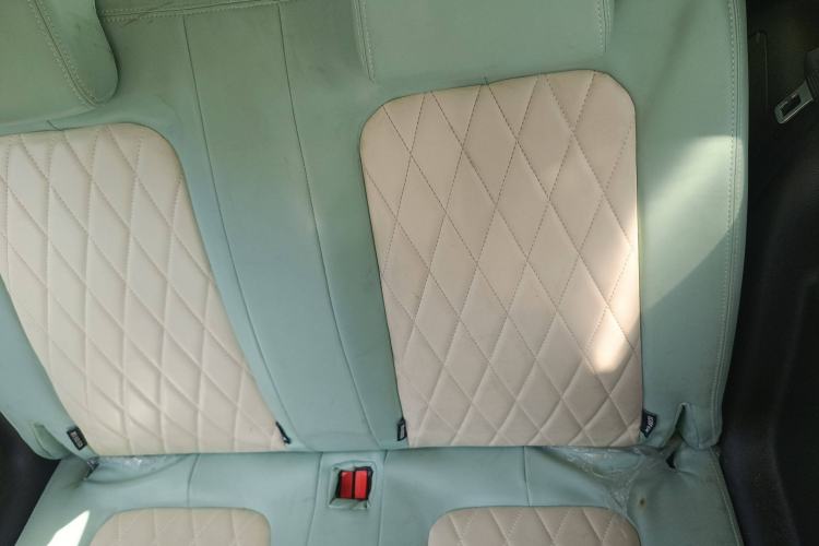 Used Brilliance Xinri i03 2021 318 km 31.45 kWh Interior 4