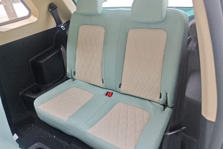 Used Brilliance Xinri i03 2021 318 km 31.45 kWh Interior 4