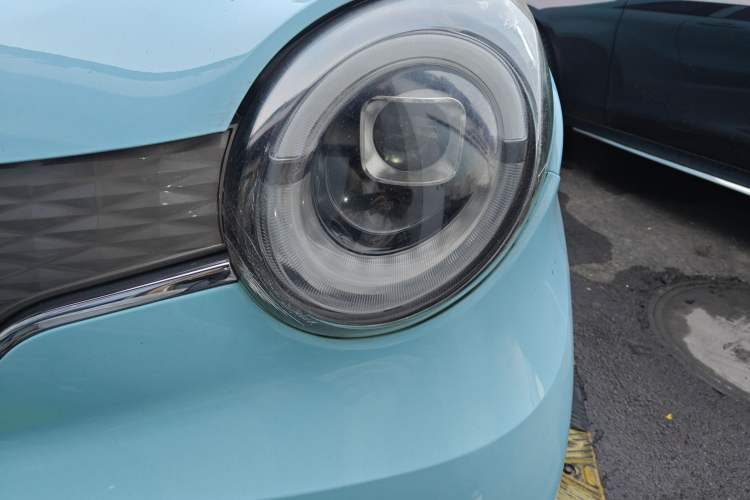 Used Brilliance Xinri i03 2021 410 km 38.54 kWh Left Front Headlight