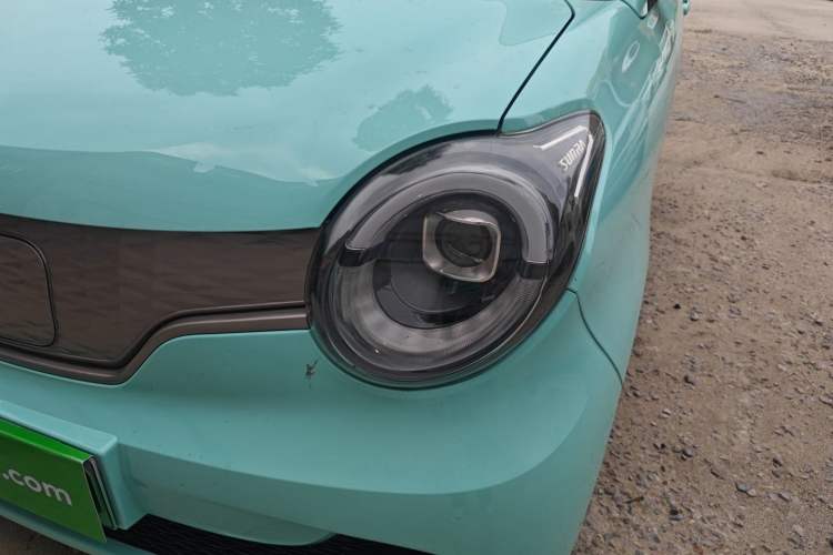 Used Brilliance Xinri i03 2021 318 km 31.45 kWh Left Front Headlight