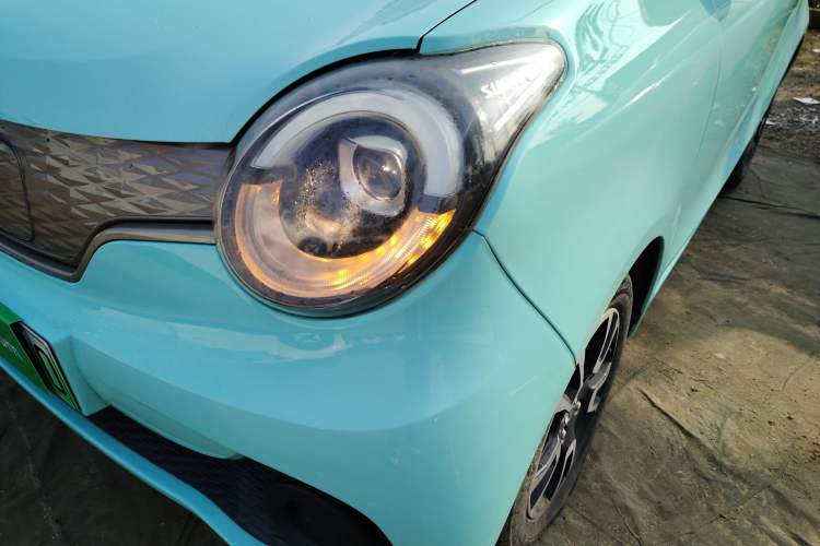 Used Brilliance Xinri i03 2021 318 km 31.45 kWh Left Front Headlight