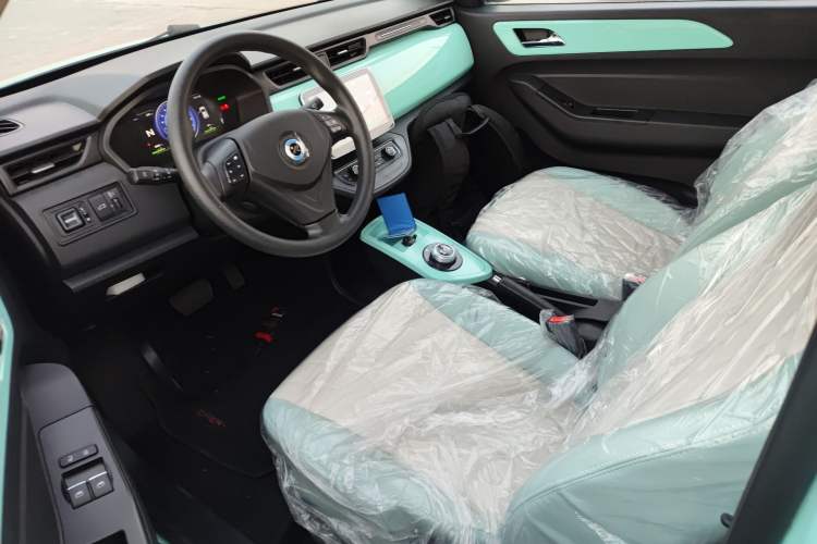 Used Brilliance Xinri i03 2021 318 km 31.45 kWh Left Front Seat
