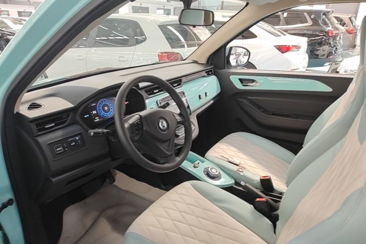 Used Brilliance Xinri i03 2021 318 km 31.45 kWh Left Front Seat