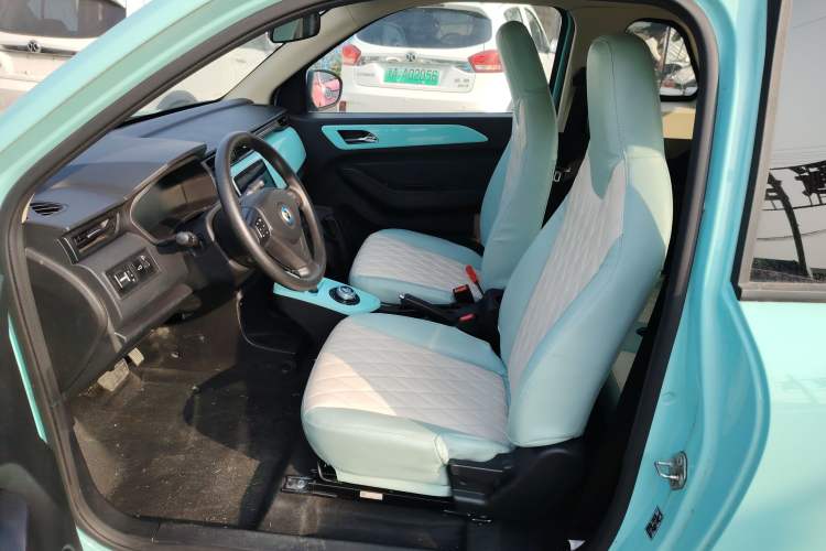 Used Brilliance Xinri i03 2021 318 km 31.45 kWh Left Front Seat