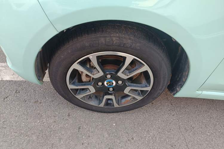 Used Brilliance Xinri i03 2021 318 km 31.45 kWh Left Front Wheel Hub
