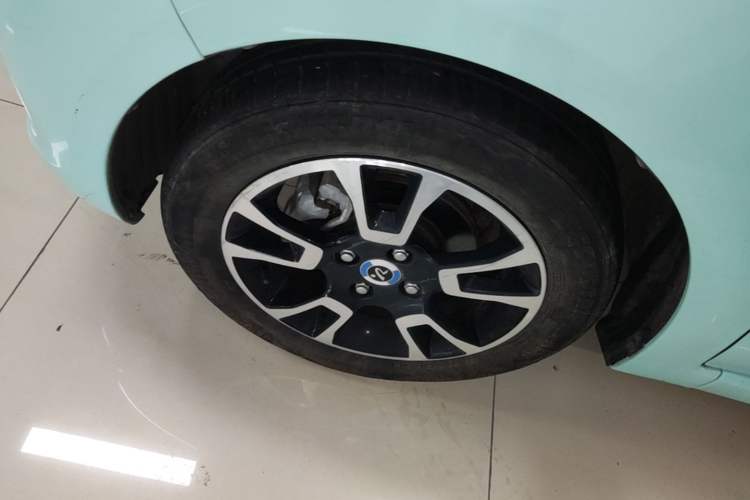 Used Brilliance Xinri i03 2021 318 km 31.45 kWh Left Front Wheel Hub