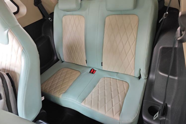 Used Brilliance Xinri i03 2021 318 km 31.45 kWh Left Rear Seat