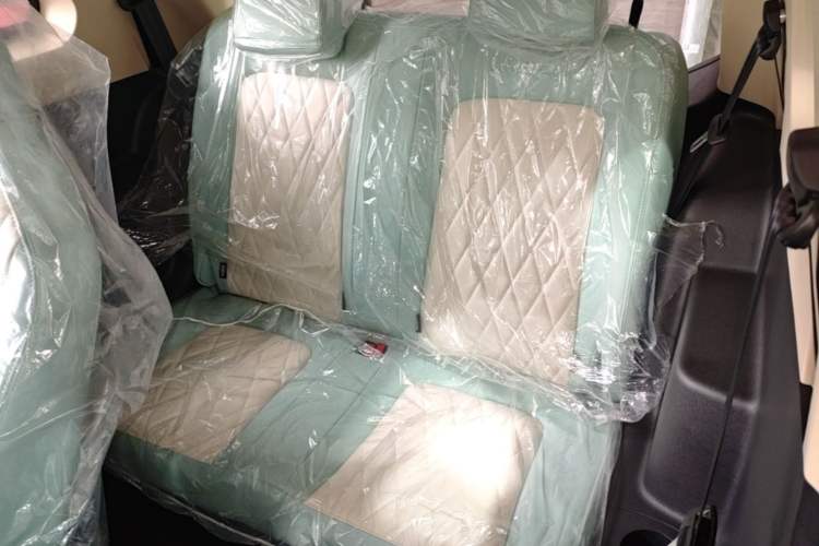 Used Brilliance Xinri i03 2021 318 km 31.45 kWh Left Rear Seat