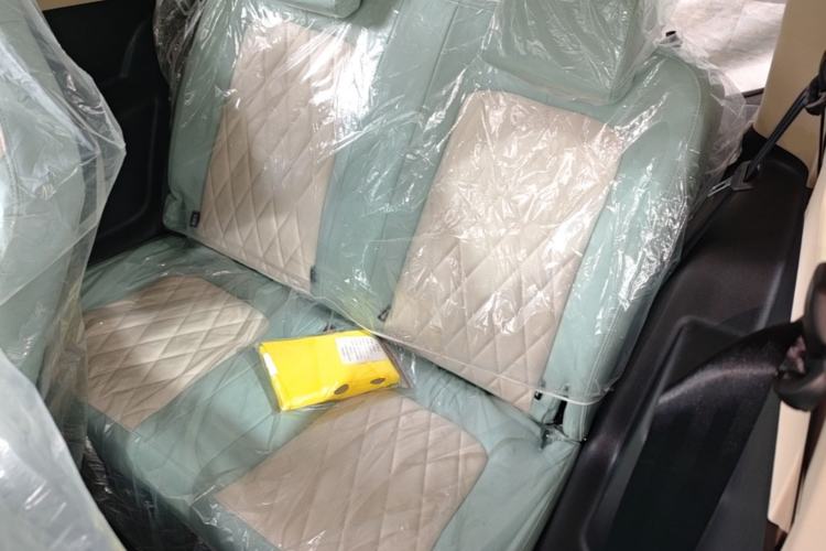 Used Brilliance Xinri i03 2021 318 km 31.45 kWh Left Rear Seat
