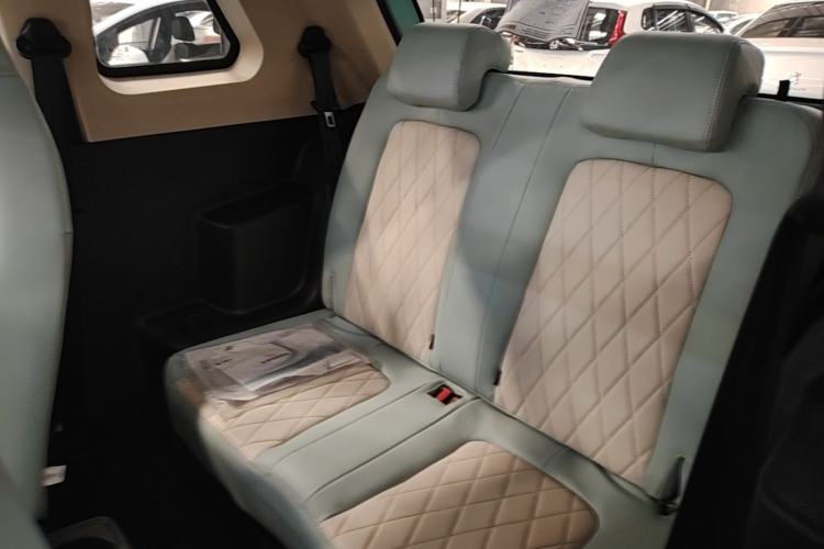 Used Brilliance Xinri i03 2021 318 km 31.45 kWh Left Rear Seat