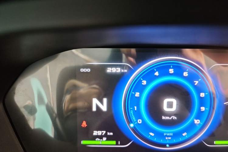Used Brilliance Xinri i03 2021 318 km 31.45 kWh Odometer Close Up