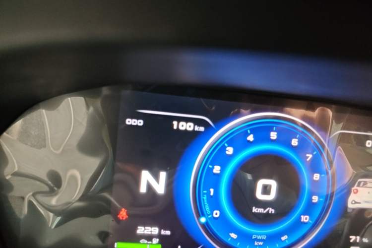 Used Brilliance Xinri i03 2021 318 km 31.45 kWh Odometer Close Up