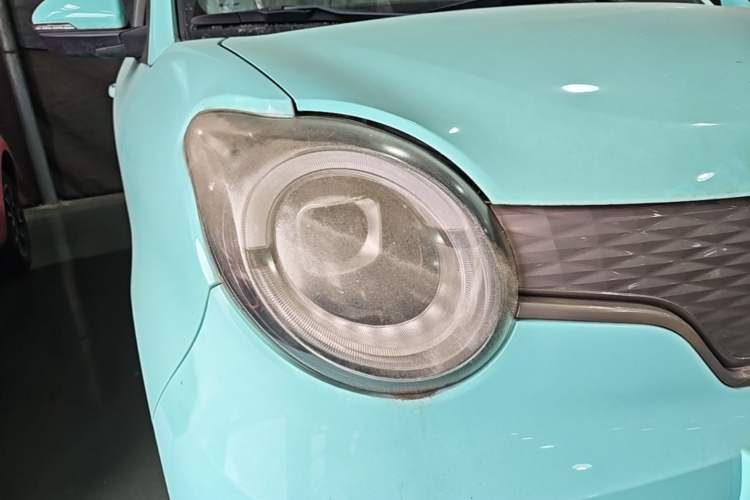 Used Brilliance Xinri i03 2021 318 km 31.45 kWh Right Front Headlight